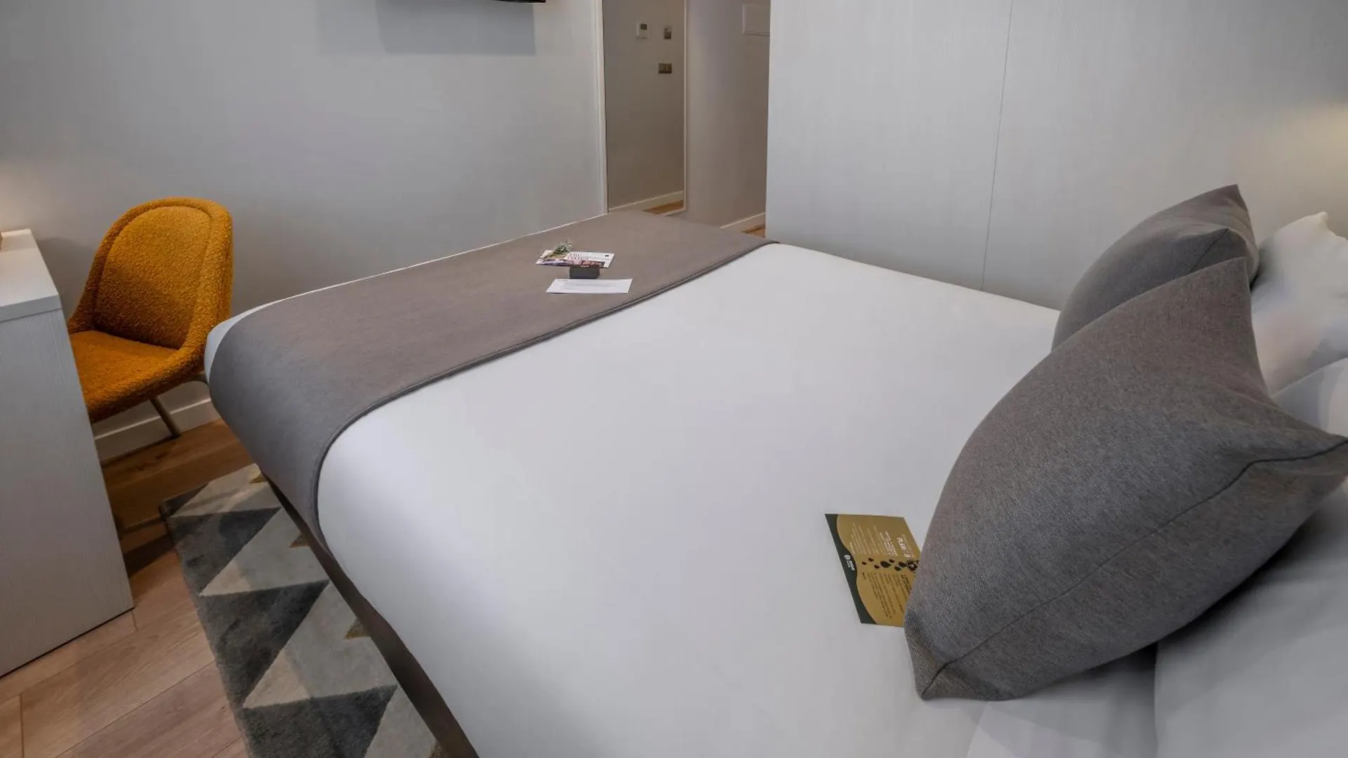 Hotel Serhs Carlit Barcelona 3*,